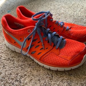 GUC womens Nike sneakers 9.5 coral and light blue